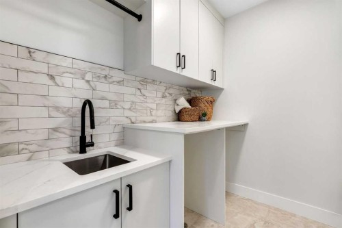 1130A Regent Crescent Ne, Calgary, AB - Indoor Photo Showing Kitchen