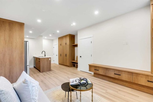 1130A Regent Crescent Ne, Calgary, AB - Indoor