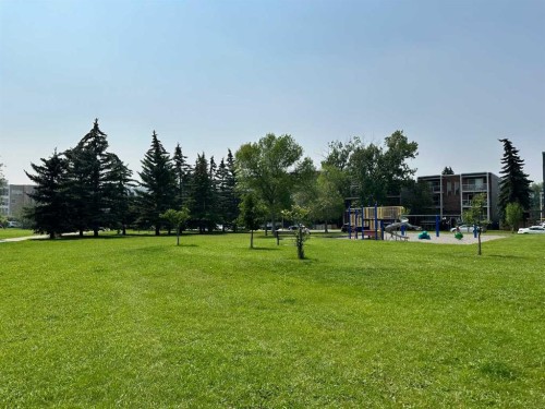 1130A Regent Crescent Ne, Calgary, AB - Outdoor