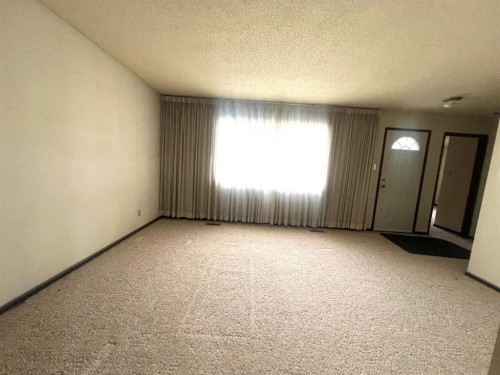 176 Huntchester Crescent Ne, Calgary, AB - Indoor Photo Showing Other Room