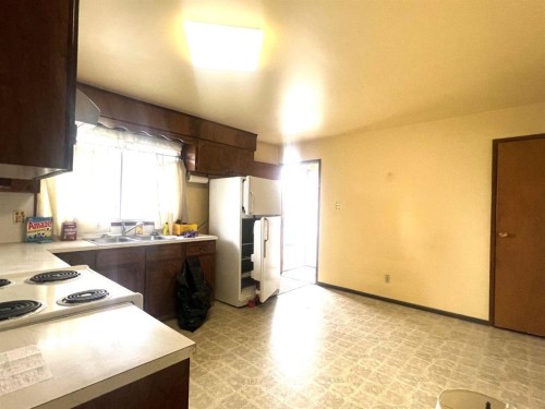 176 Huntchester Crescent Ne, Calgary, AB - Indoor Photo Showing Kitchen With Double Sink