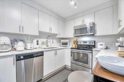 1210-302 Skyview Ranch Drive, Calgary, AB - Indoor Photo Showing Kitchen