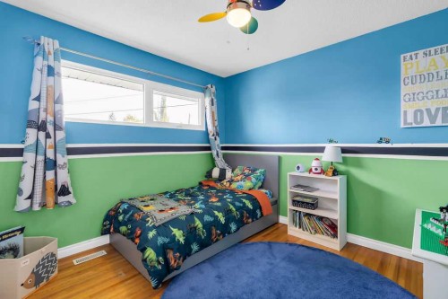 1215 Mapleglade Place Se, Calgary, AB - Indoor Photo Showing Bedroom