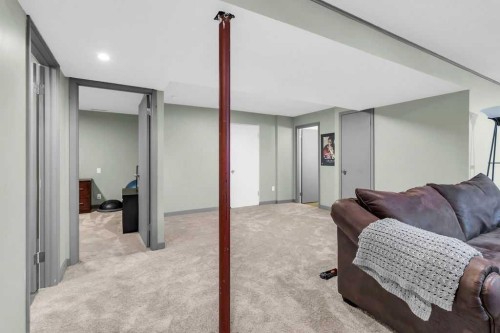 1215 Mapleglade Place Se, Calgary, AB - Indoor