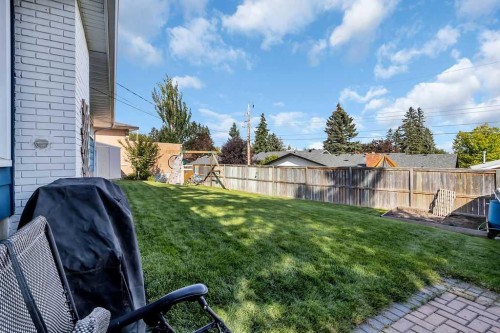 1215 Mapleglade Place Se, Calgary, AB - Outdoor
