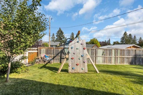 1215 Mapleglade Place Se, Calgary, AB - Outdoor