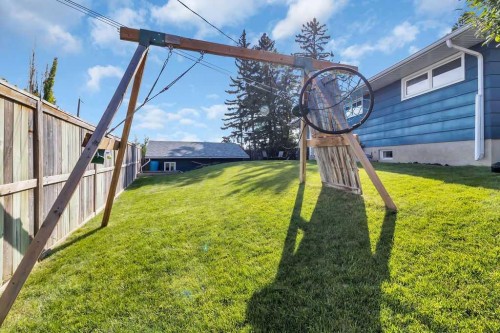 1215 Mapleglade Place Se, Calgary, AB - Outdoor