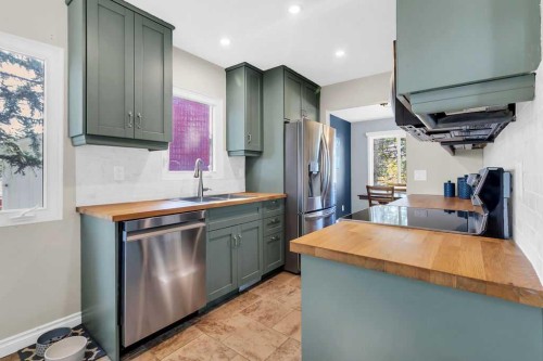 1215 Mapleglade Place Se, Calgary, AB - Indoor Photo Showing Kitchen