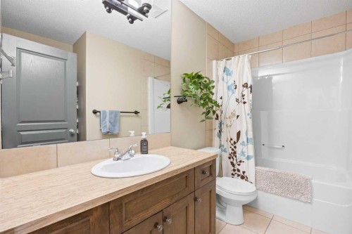 80 Tuscany Summit Terrace Nw, Calgary, AB - Indoor Photo Showing Bathroom