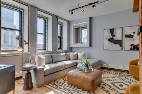 221-220 11 Avenue Se, Calgary, AB - Indoor Photo Showing Living Room
