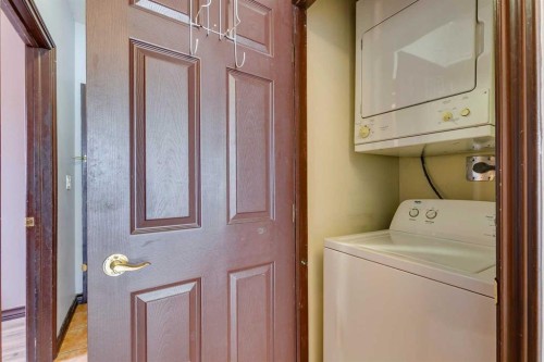 221-220 11 Avenue Se, Calgary, AB - Indoor Photo Showing Laundry Room