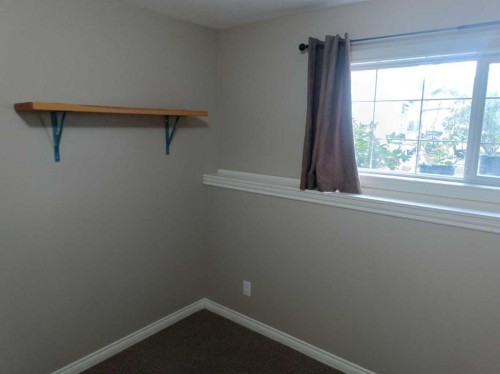 2 Holsworth Place, Sylvan Lake, AB - Indoor Photo Showing Other Room