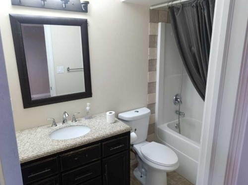 2 Holsworth Place, Sylvan Lake, AB - Indoor Photo Showing Bathroom