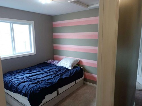 2 Holsworth Place, Sylvan Lake, AB - Indoor Photo Showing Bedroom