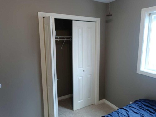 2 Holsworth Place, Sylvan Lake, AB - Indoor Photo Showing Bedroom