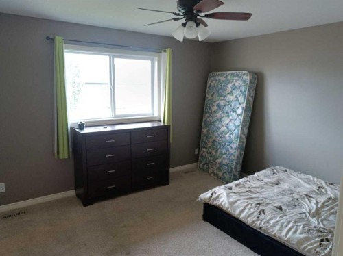 2 Holsworth Place, Sylvan Lake, AB - Indoor Photo Showing Bedroom