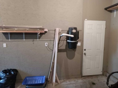 2 Holsworth Place, Sylvan Lake, AB - Indoor