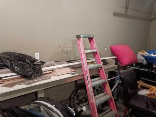 2 Holsworth Place, Sylvan Lake, AB - Indoor