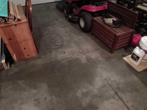 2 Holsworth Place, Sylvan Lake, AB - Indoor Photo Showing Garage