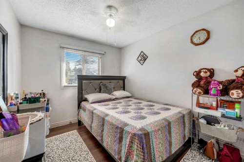 5848 Maddock Drive Ne, Calgary, AB - Indoor Photo Showing Bedroom