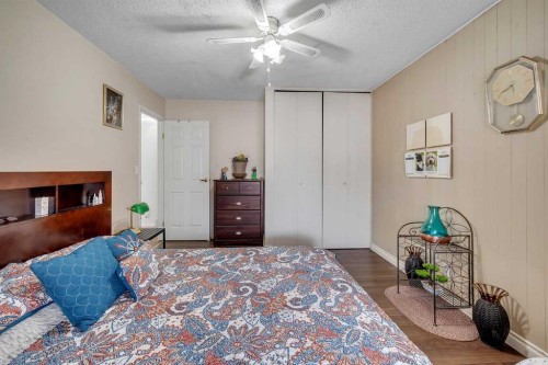 5848 Maddock Drive Ne, Calgary, AB - Indoor Photo Showing Bedroom