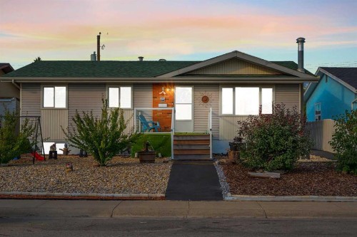 5848 Maddock Drive Ne, Calgary, AB - Outdoor