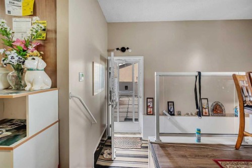 5848 Maddock Drive Ne, Calgary, AB - Indoor Photo Showing Other Room