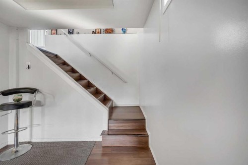 5848 Maddock Drive Ne, Calgary, AB - Indoor Photo Showing Other Room
