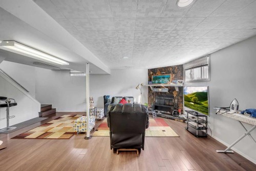 5848 Maddock Drive Ne, Calgary, AB - Indoor Photo Showing Office