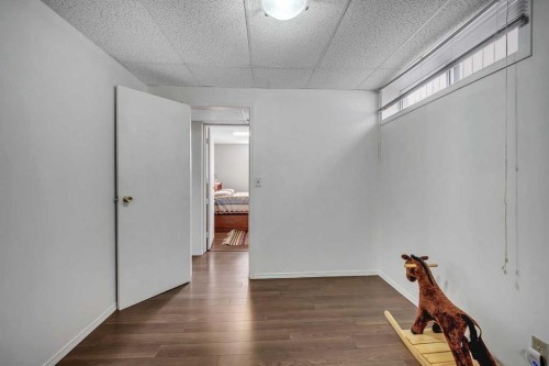 5848 Maddock Drive Ne, Calgary, AB - Indoor Photo Showing Other Room