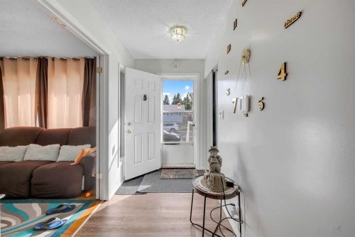 5848 Maddock Drive Ne, Calgary, AB - Indoor Photo Showing Other Room