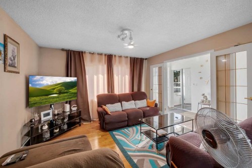 5848 Maddock Drive Ne, Calgary, AB - Indoor Photo Showing Living Room