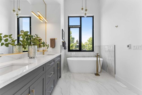 3716 44 Street Sw, Calgary, AB - Indoor Photo Showing Bathroom