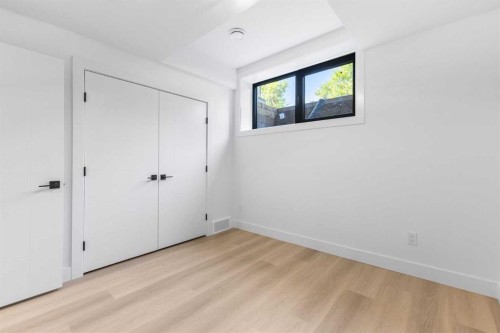 3716 44 Street Sw, Calgary, AB - Indoor Photo Showing Other Room