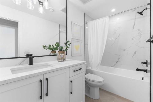 3716 44 Street Sw, Calgary, AB - Indoor Photo Showing Bathroom