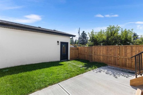 3716 44 Street Sw, Calgary, AB - Outdoor