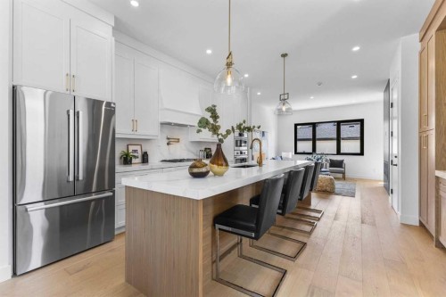 3716 44 Street Sw, Calgary, AB - Indoor Photo Showing Kitchen With Upgraded Kitchen