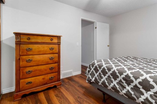 27 Bedfield Close Ne, Calgary, AB - Indoor Photo Showing Bedroom