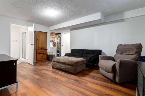 27 Bedfield Close Ne, Calgary, AB - Indoor Photo Showing Living Room