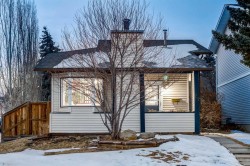 27 BEDFIELD Close NE Calgary, AB T3K 3L3