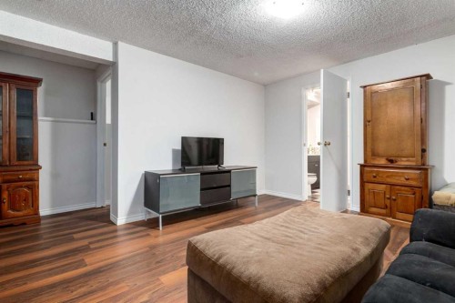 27 Bedfield Close Ne, Calgary, AB - Indoor