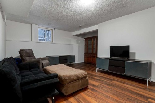 27 Bedfield Close Ne, Calgary, AB - Indoor Photo Showing Living Room