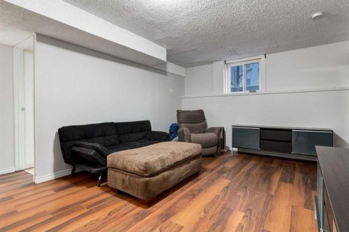 27 Bedfield Close Ne, Calgary, AB - Indoor