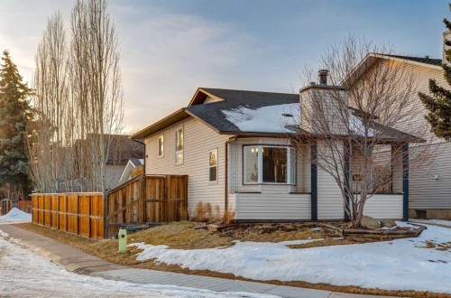 27 Bedfield Close Ne, Calgary, AB - Outdoor