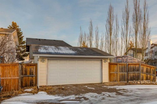 27 Bedfield Close Ne, Calgary, AB - Outdoor