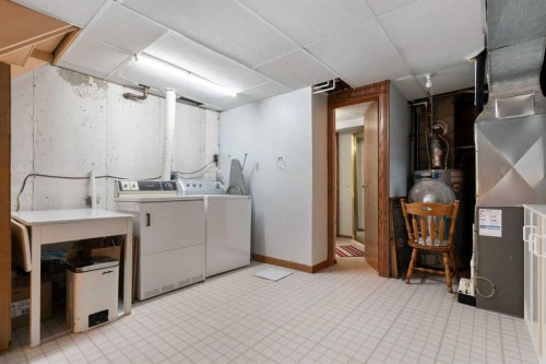16 Chatham Drive Nw, Calgary, AB - Indoor Photo Showing Laundry Room