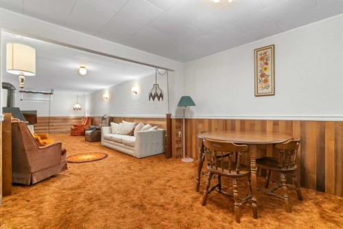 16 Chatham Drive Nw, Calgary, AB - Indoor