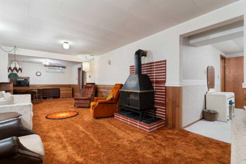 16 Chatham Drive Nw, Calgary, AB - Indoor