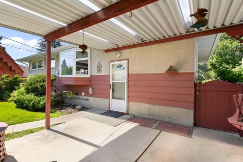 16 Chatham Drive Nw, Calgary, AB - Outdoor With Exterior