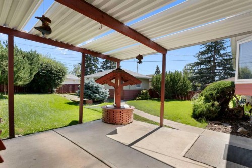 16 Chatham Drive Nw, Calgary, AB - Outdoor With Exterior